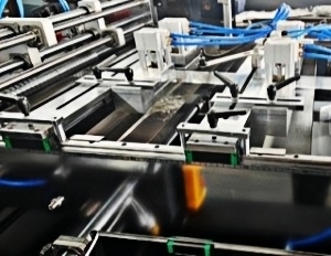 JIGUO High Speed Window Patching Machine Full Servo Window Patching Machine With Cover Cutting And Creasing Function For Peper Paper Box
