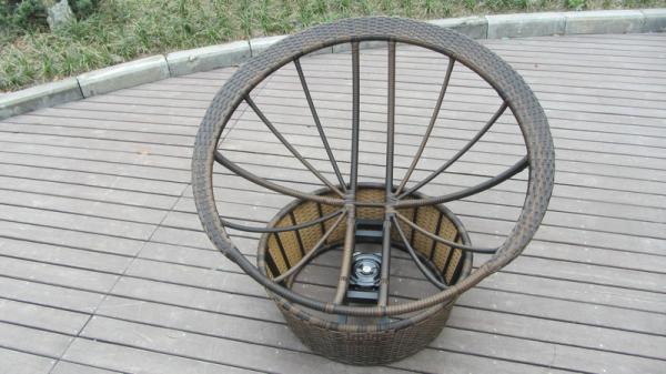 Round shape garden daybed wicker rattan beach swivel chair in all weather