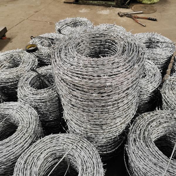 Hot Dip Galvanizing Barbed Wire Roll 400 Meters 350kgf Tensile Strength