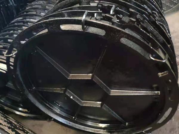 Round Ductile Iron Manhole Cover Surface Painting Rust Proof 700*800 Customized Product