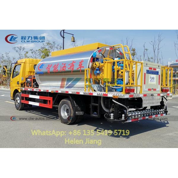 Dongfeng 4x2 6 roule le camion de distributeur du bitume 5000L