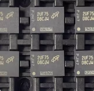 D8CJW  MT40A2G8SA-062E:F MT40A2G8SA-062E IT:F Synchronous Dynamic Random Access Memory IC