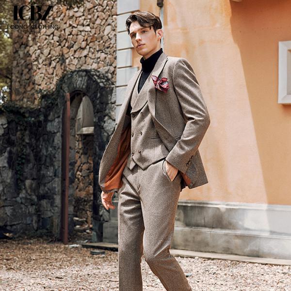 Traje de negocios de lana marrón antiarrugas perfecto para ocasiones formales y de negocios.