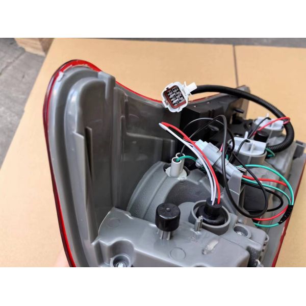Dmax Rear Lamp 8982330912 Model Year 2015 Left Side Isuzu Pickup Electric Auto Parts Plug 5 Pins