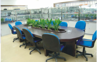 Высокая светлая УЛЬТРАФИОЛЕТОВАЯ отлитая в форму впрыска брызг разделяет пластиковый случай для навигатора плоского автомобиля