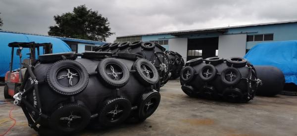 Yokohama Type Marine Rubber Fender Marine Pier Fenders 0.5m-3.3m Diameter
