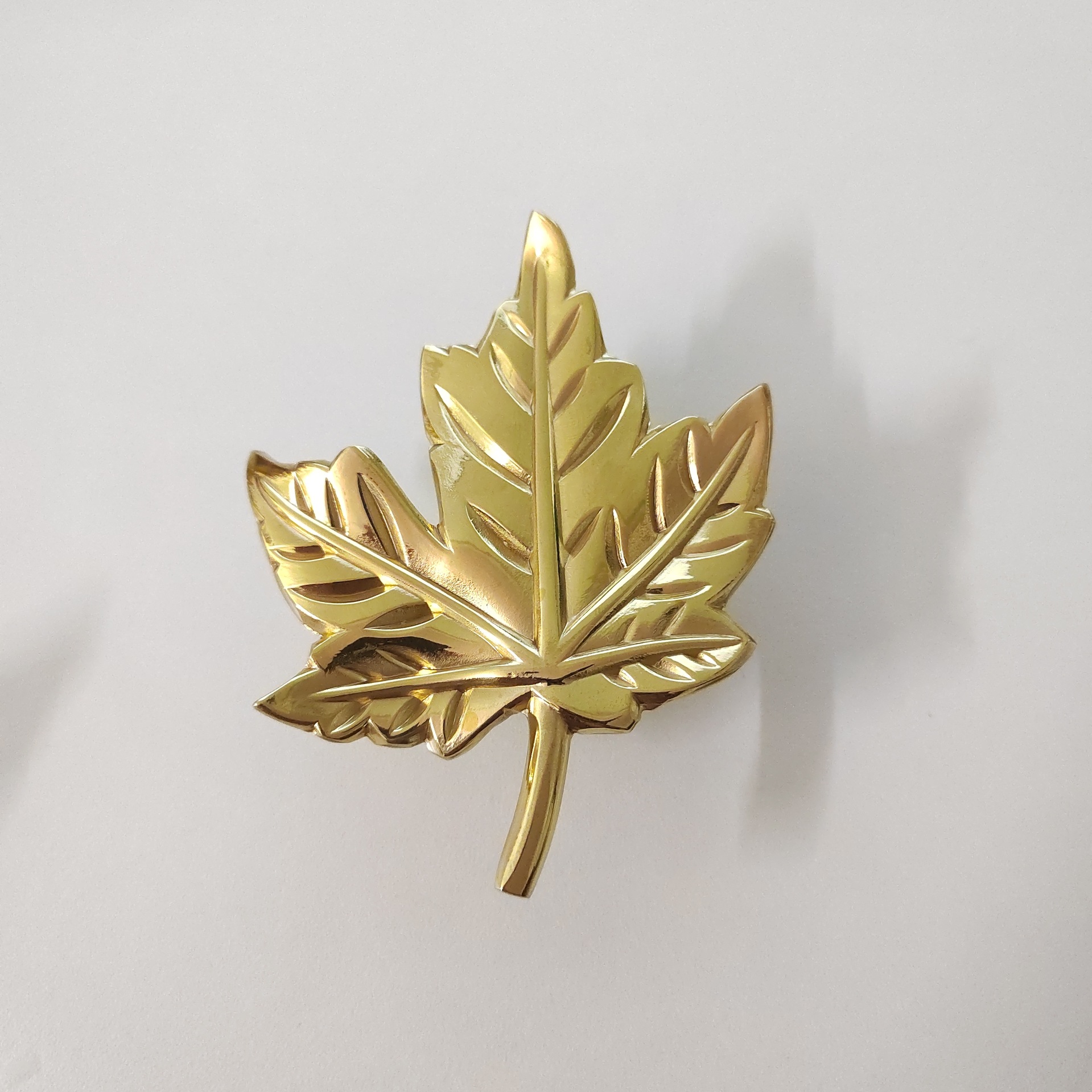 Light Luxury Nordic Gold Knob Creative Ginkgo Leaf Brass Handle for Kitchen Cabinets Bedroom Dressers Single Hole Application