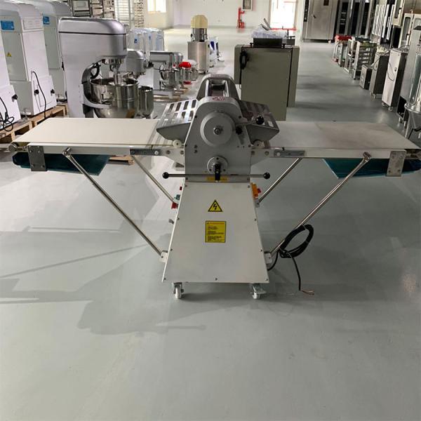 Máquina elétrica de cozimento comercial do rolo da massa do equipamento do CE com correia transportadora