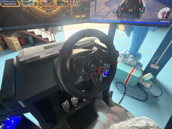 ドリームランド 3DOF 回転カーレースゲーム機 32*3 インチスクリーンディスプレイ