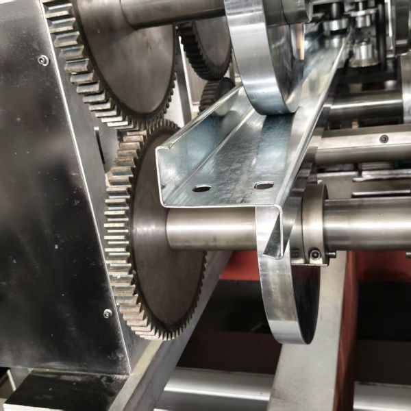 Wide Adjustable Galvanized Steel Structure Frame C Z Purlin Roll Forming Machine Popular in Australia for Steel Structure Warehouse