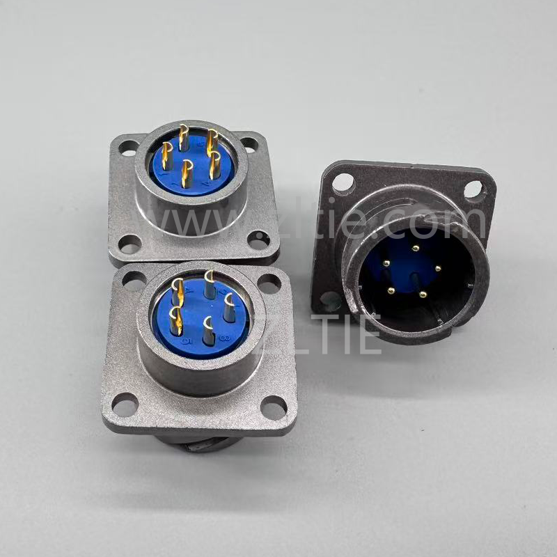 FQ18 Series 5-Pin Square Flange Male Socket