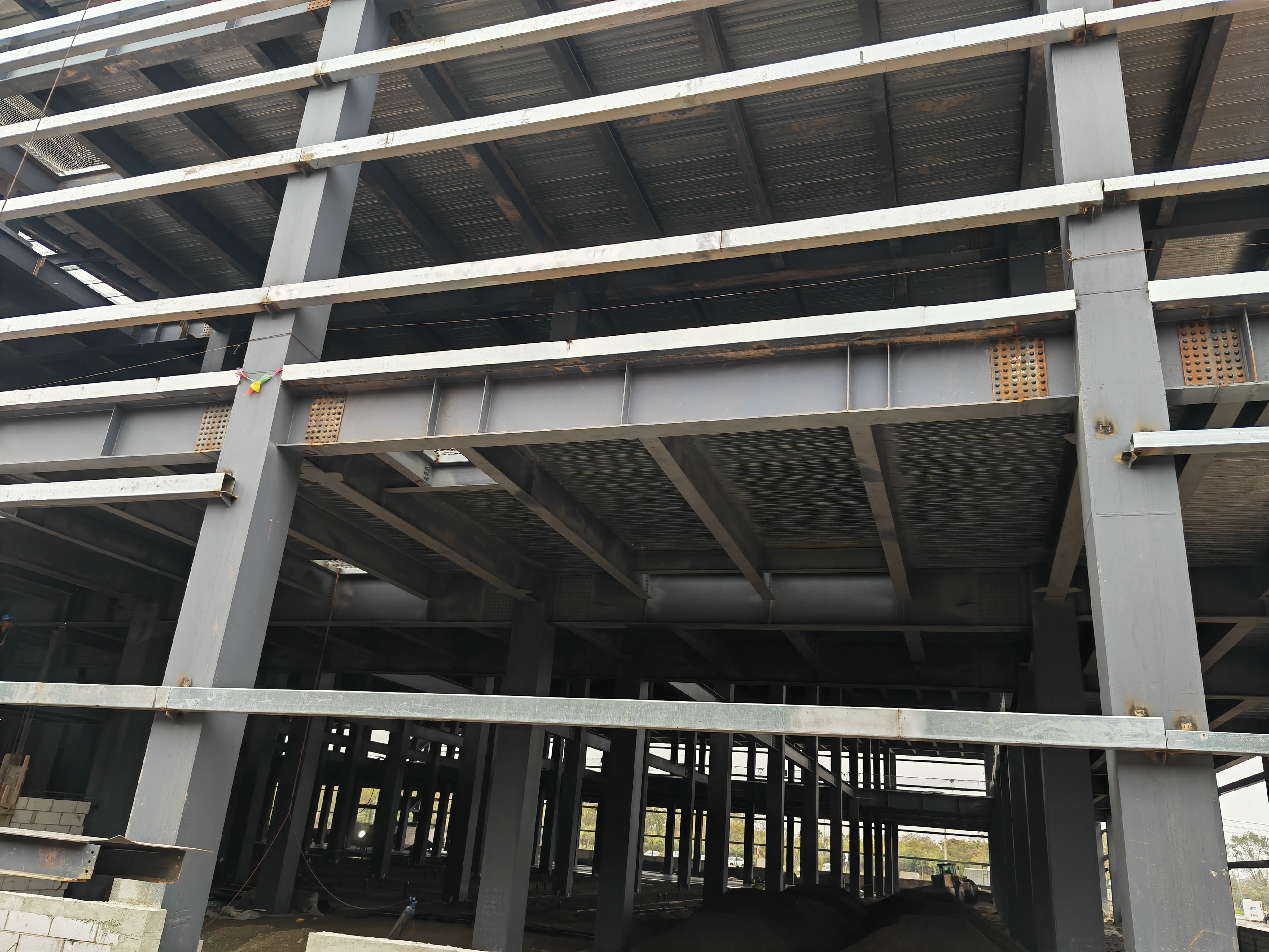 Pre‑manufactured steel frame components field installation factory building food‑processing plant stock warehouse transit logistics station