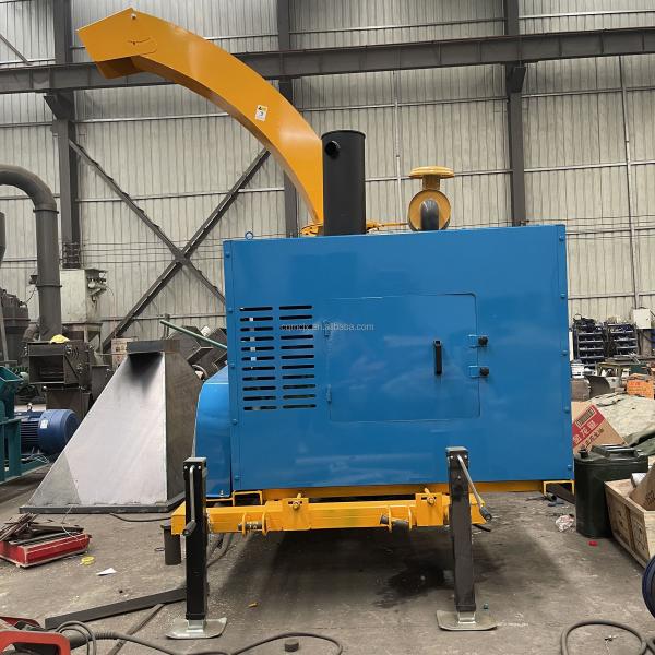 Crush Biomass Waste Wood with 102/110hp Turbo Diesel Engine Tree Grinder Wood Chipper
