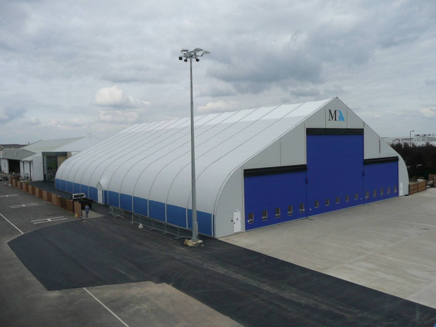 укрытие вертолета воздушных судн шатра события 11.3m высокое огромное 40x50m изогнутое