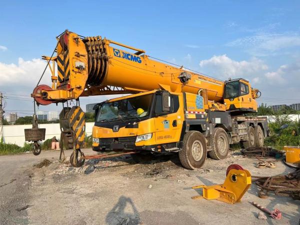 XG 90T 2019 Grue de camionnage 90% en bon état Grue mobile de 100 tonnes Grue hydraulique