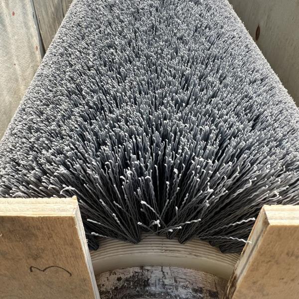 Джинсовая текстильная поверхность шлифовального ролика, силиконовый карбид абразивные проволоки шлифовальной щетки ролика