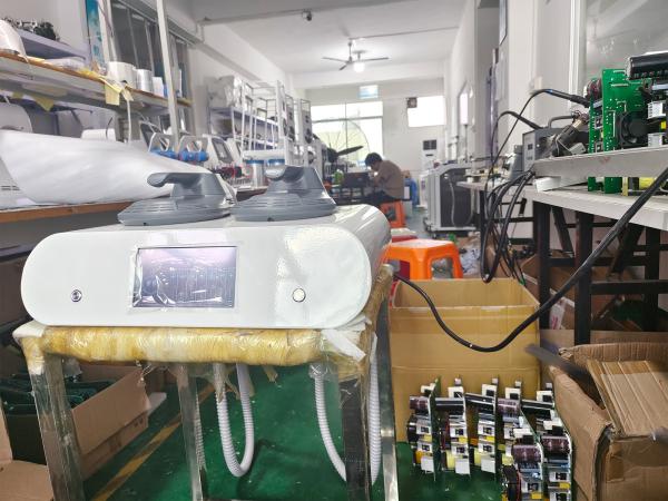 Máquina de escultura EMS de dupla alça de 5000 W para estimulação electromagnética muscular