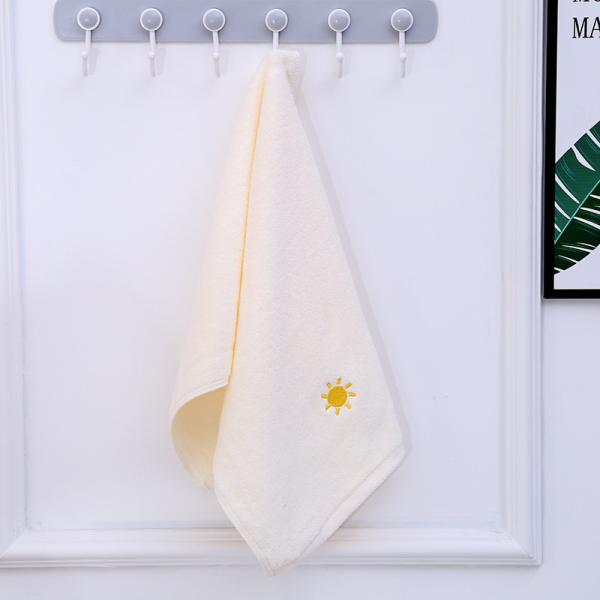 Taille personnalisée pour tous les âges Embroidery Logo serviette en coton pour hommes femmes serviettes épaisses douces COLORE SOLID