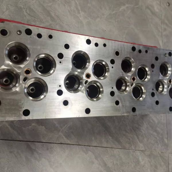 diesel Engine Cylinder Head J05e Sk200-8 Sk250-8 Vh11101e0b61 for Excavator