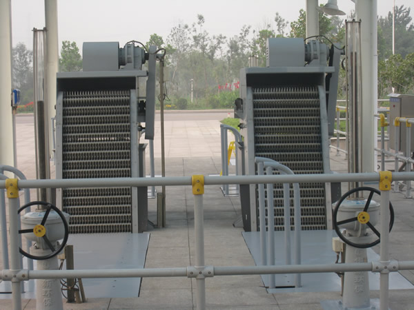 Колосниковый грохот нержавеющей стали механический для обработки сточных вод репроектора WWTP