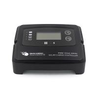 Régulateur de charge solaire imperméable à l'eau IP67 15A PWM Pour les systèmes solaires 12V 24V