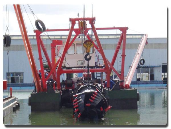 Não autopropulsado 700 cbm/h 20 polegadas cortador sucção de areia mineração dragadora para extração de areia