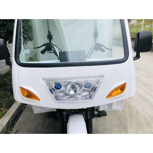DAYANG Box Cargo Triciclo más largo de cinco ruedas con cuerpo de Lifan blanco y 800W de potencia