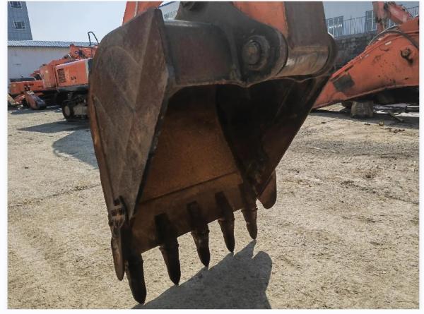 HITACHI ZX195 Excavadora de rastreador usada 18900kg Operación estable con 0.91m3 de cubo