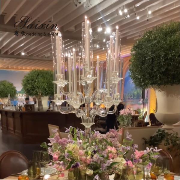Nouveau chandelier blanc 13 bras haute décoration de table de mariage cristal centre de pièce de mariage chandelier