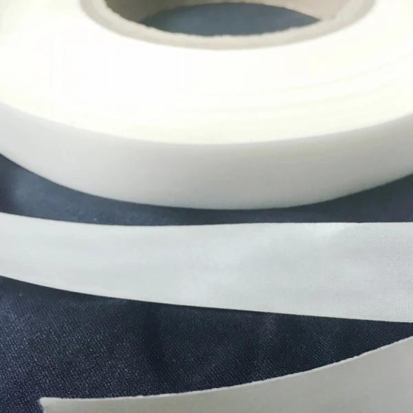 Filme esparadrapo do derretimento quente da baixa temperatura TPU para o roupa interior da tela de matéria têxtil 109 jardas