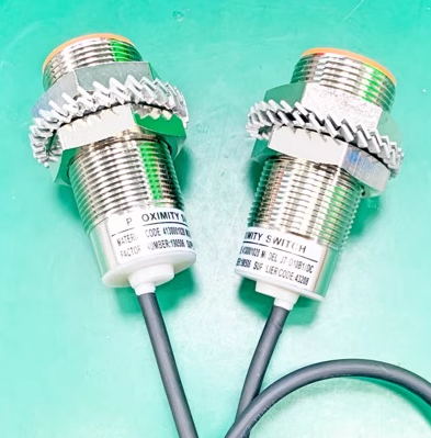 Sensor de interruptor de proximidad J7-D10B1/DC con rosca M18 × 1 y distancia de detección de 10 mm para detección sin contacto