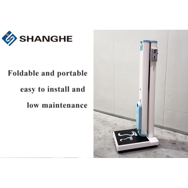 Материал веса тела взрослого человека и сплава голоса масштаба высоты передавая алюминиевого