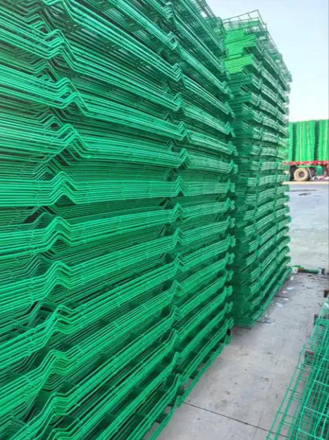 3D Security Fence Panel V Rib Curved Mesh Optimized For Logistics