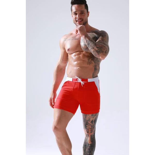 Зашнуруйте носку пляжа людей замыкает накоротко горячий источник заплыв случайных людей дизайнерский замыкает накоротко