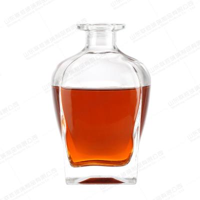 Quadrado Whiskey Garrafa de vidro Garrafas de licor vazias Cor da garrafa personalizada 700ml Vodka com tampa