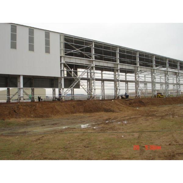 Современное стальное жилое здание с фасадной конструкцией