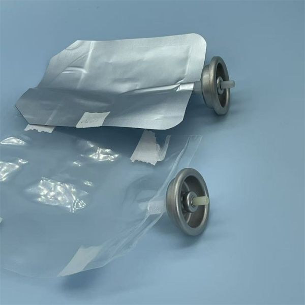 Compact Valve-Mounted Carry Bag for Portable Gas Cylinders with Lightweight Quick-Connect Design
