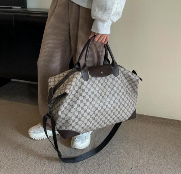 Trendy And Fashionable Women Travel Bag Dry And Wet Separation Travel Bag