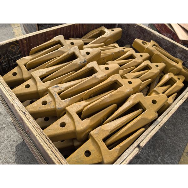 Engineering Machinery Parts Casting Bucket Adapter for V210 1171-01620