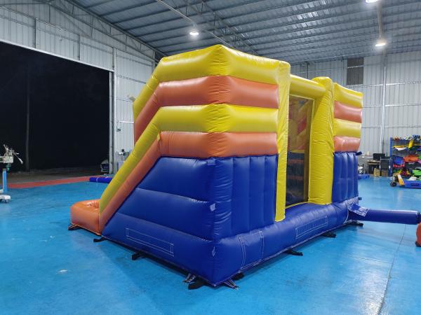 Casa de salto inflável comercial com escorregas duplas escorregas de água infláveis selva amarela para festa ao ar livre