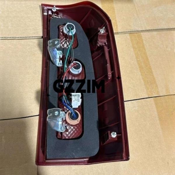 Sistema de iluminação do automóvel Nissan Patrol Y61 2006 Lâmpada de cauda traseira