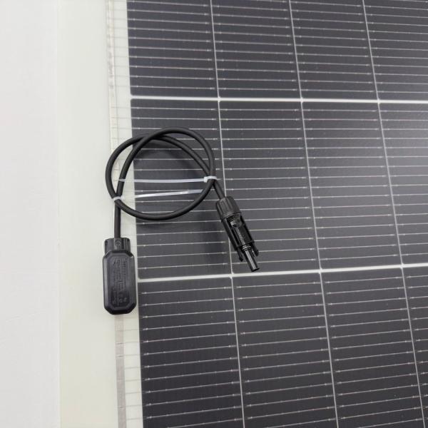 Panneaux solaires flexibles photovoltaïques à film mince légers à court-circuit