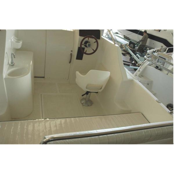 20 Ft Simple Pleasure Yacht Fiberglass Big Cabin Room With Sofa / Skylight