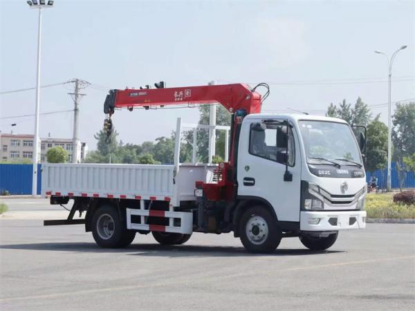 3.2 Ton Dongfeng Truck 4x2 Direito Conduzir guindaste montado para construção municipal e condições de estrada ruins