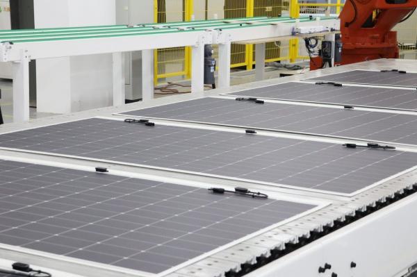 9bb 100 Watts Mono Solar Panel Polished Pet Coating Max. Power 580W Optimum Operation Voltage 44.19 V 23% Module PV Power IP67 Waterproof