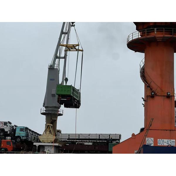 Подержанный Sinotruk Howo Dump Truck 12 Wheeler RHD 40tons Вторая рука 6X4 8X4 Правая кабина