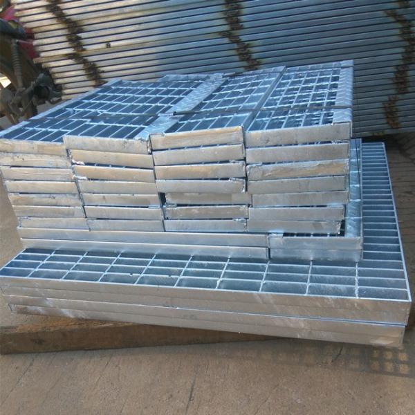 Гальванизированная Серратед гальванизированная проступь лестницы, проступи лестницы решетки анти- выскальзывания стальные
