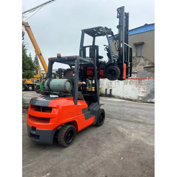 Chariot élévateur Toyota d'occasion, chariot élévateur Toyota à carburant, chariot élévateur Toyota à gaz d'occasion, du Japon