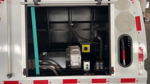 Customizable Highway Maintenance Lorry With Waterway System And Front Spray Rack