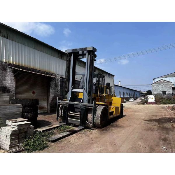 Mega Capacity Used Mitsubishi 30 Ton Diesel Forklift FD300 30000kg Container Handler Pneumatic Tire Second Hand Heavy Eq